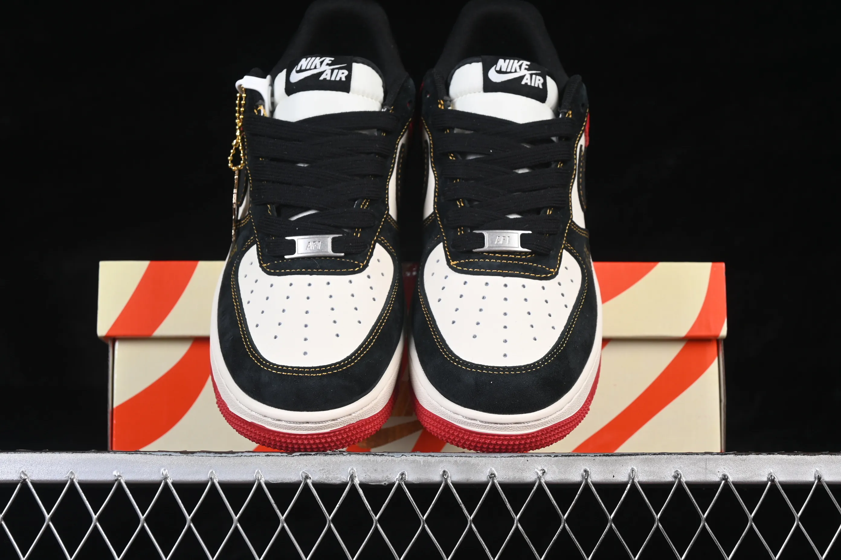 All categories Nk Air Force 1 Air Force series Nk Air Force 1 Low Air Force low-top Nike Air Force 1'07 Low Black, white and red contrast Air Force 1 low-top casual sneakers HT5088-618